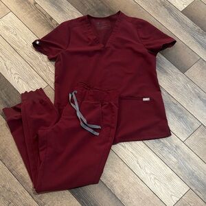 Figs V-Neck Scrub Set Maroon